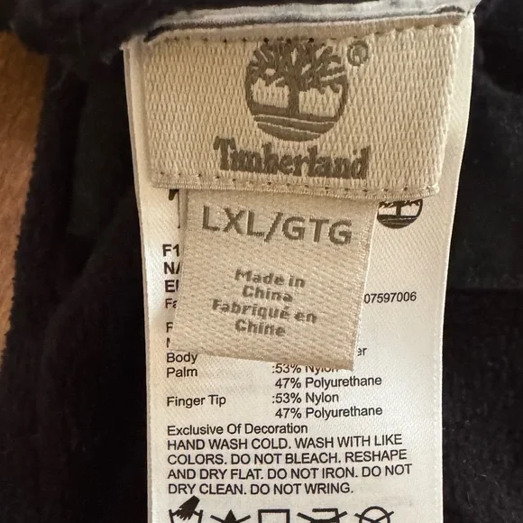 Timberland Black Fleece Gloves with touchscreen friendly fingertips 👏👏 - Picture 3 of 5
